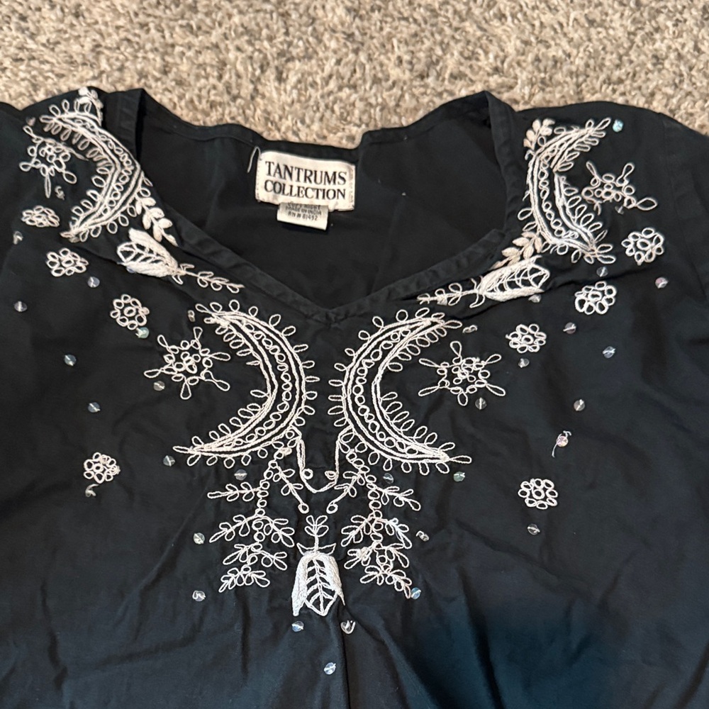Tantrums Collective Black and White Embroidered with Sequins V-Neck Tunic - Picture 4 of 7
